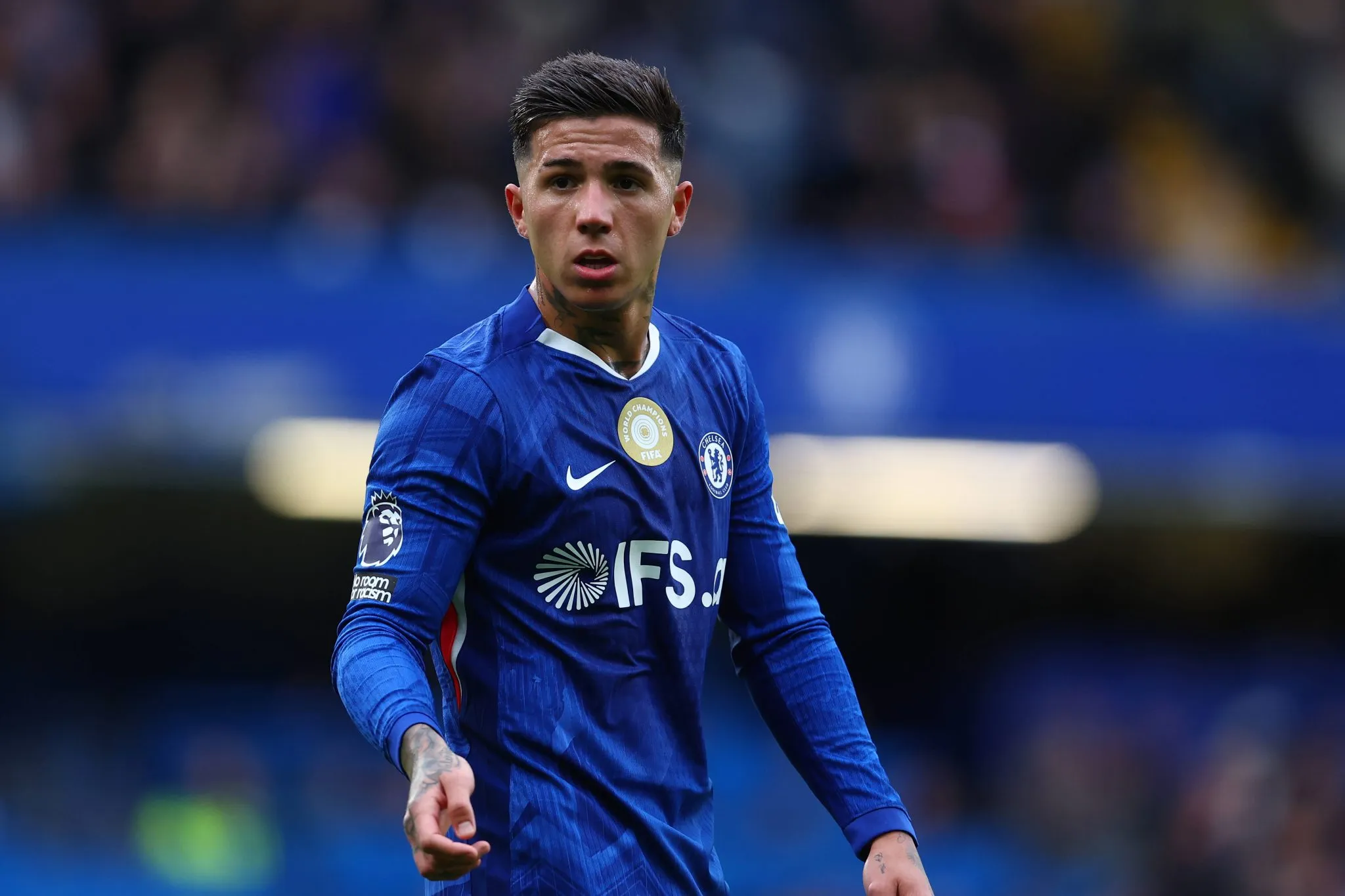 Enzo Fern&aacute;ndez em a&ccedil;&atilde;o pelo Chelsea 