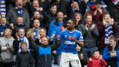 Intermin&aacute;vel, Defoe anotou um hat-trick e colocou o Rangers na lideran&ccedil;a do Escoc&ecirc;s