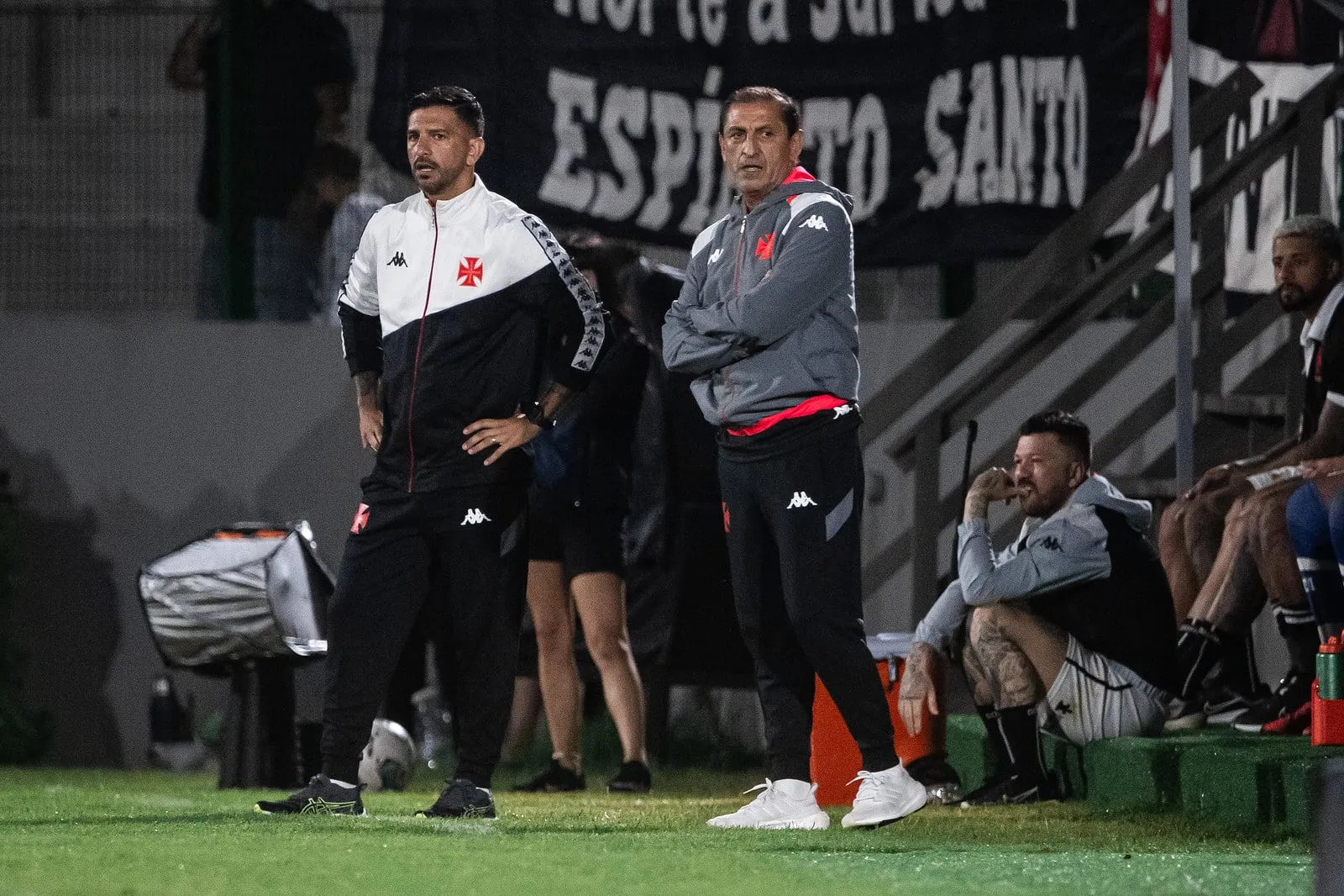Primeiro teste do Vasco no ano exp&otilde;e car&ecirc;ncias do elenco e auxiliar fala sobre busca por refor&ccedil;os