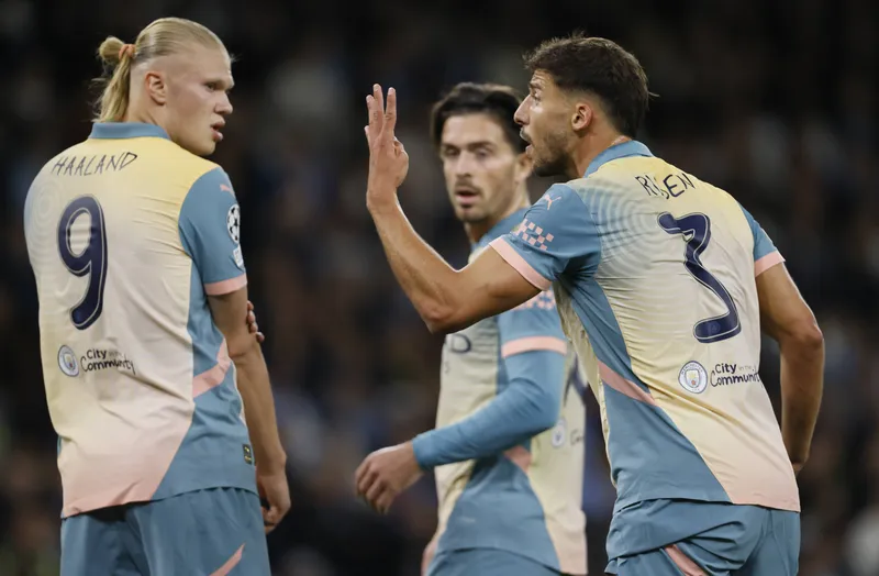 R&uacute;ben Dias d&aacute; instru&ccedil;&otilde;es para colegas de Manchester City contra Internazionale