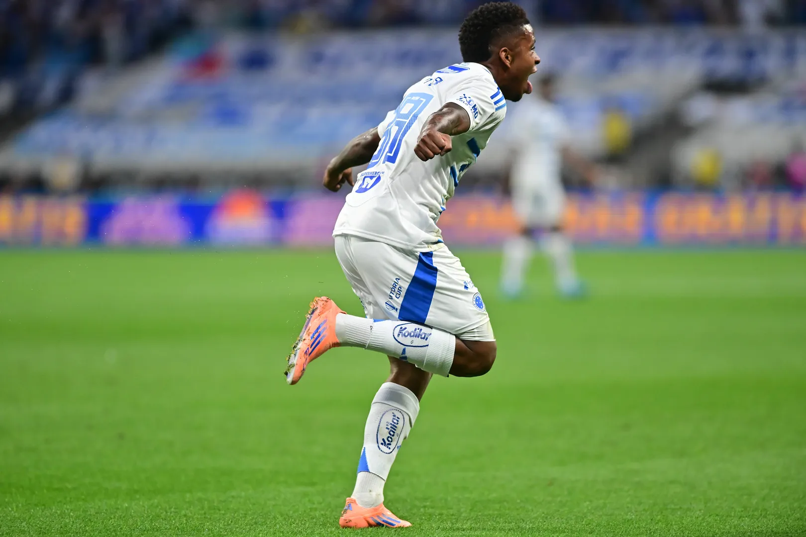 Arroyo comemora gol do Cruzeiro sobre Corinthians (Foto: Imago)
