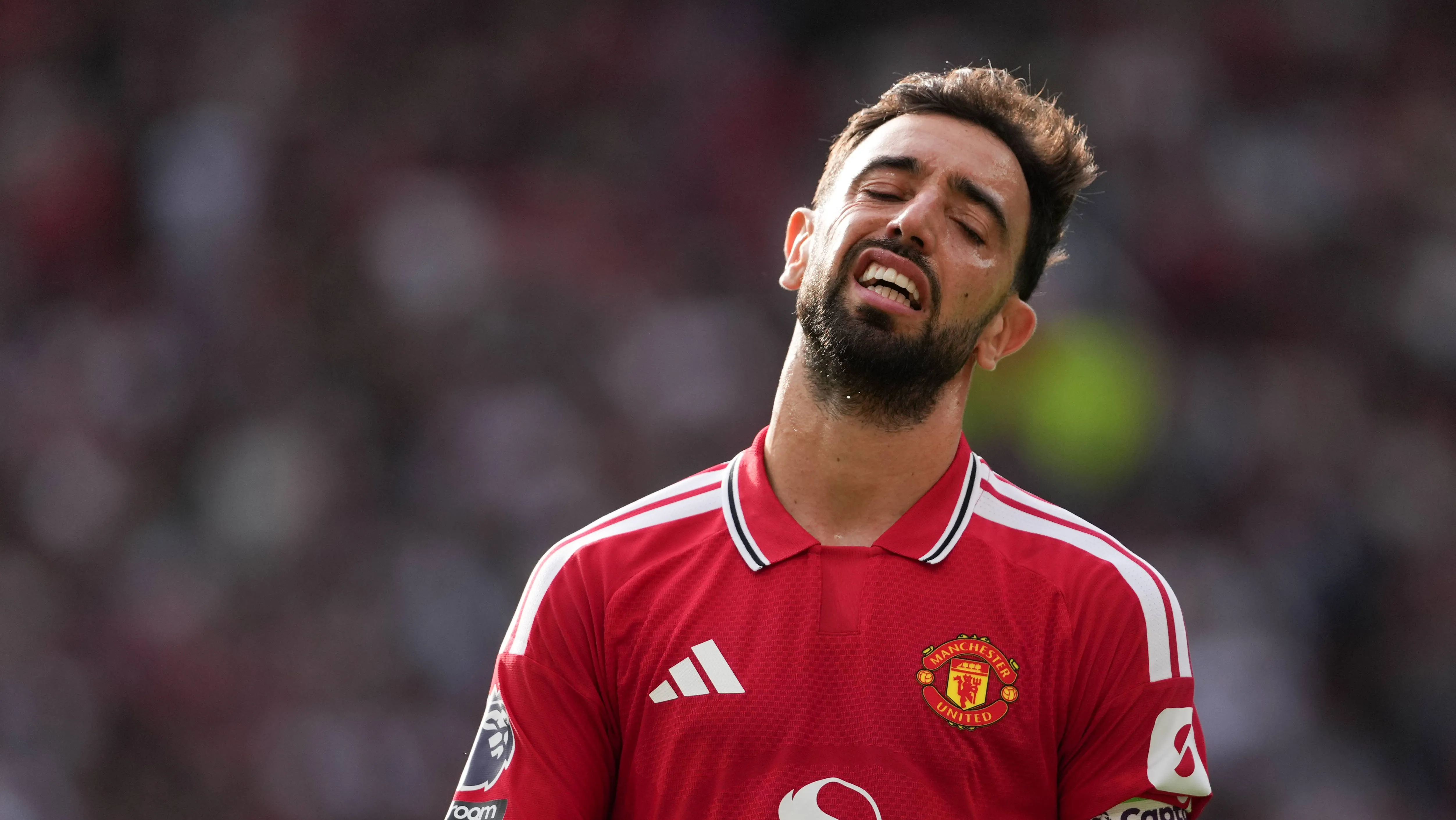 Roy Keane critica Bruno Fernandes por lance pol&ecirc;mico em United x City: &lsquo;O violento &eacute; ele&rsquo;