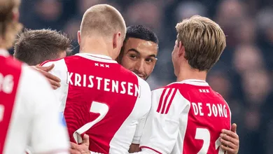 Ajax desfilou lindos lances na goleada por 6 a 0 sobre o VVV-Venlo