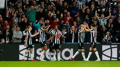Newcastle despacha Manchester City da Copa da Liga com gol de Isak e vai &agrave;s oitavas
