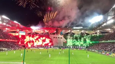 A torcida do Legia Vars&oacute;via, mais uma vez, produziu um espet&aacute;culo de primeira na Pol&ocirc;nia