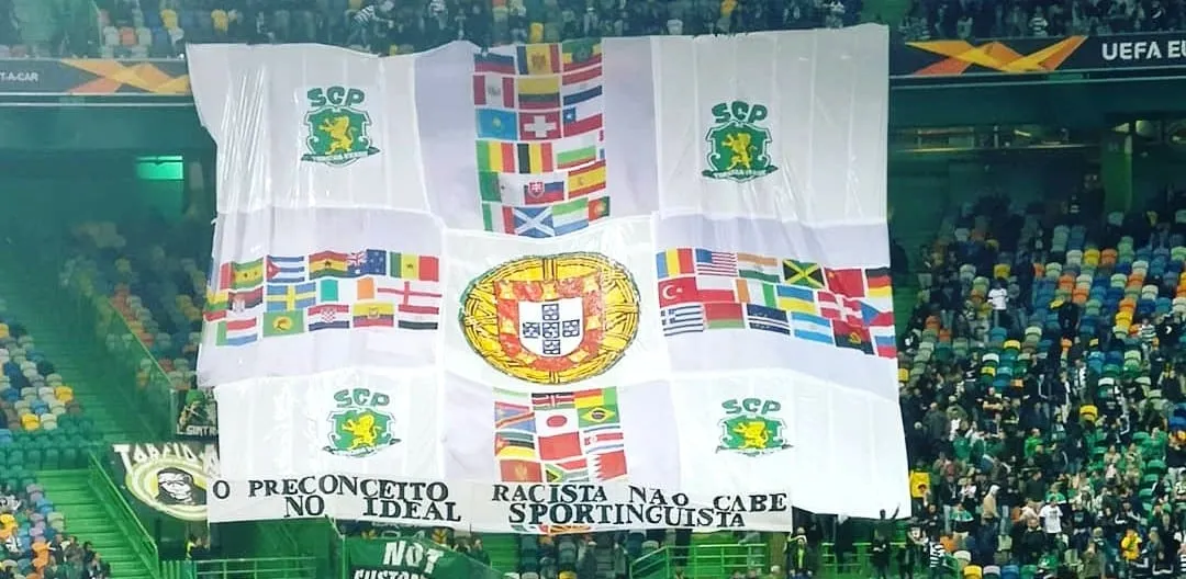 Sportinguistas se posicionam atrav&eacute;s de bandeir&atilde;o: &ldquo;O preconceito racista n&atilde;o cabe no ideal do Sporting&rdquo;