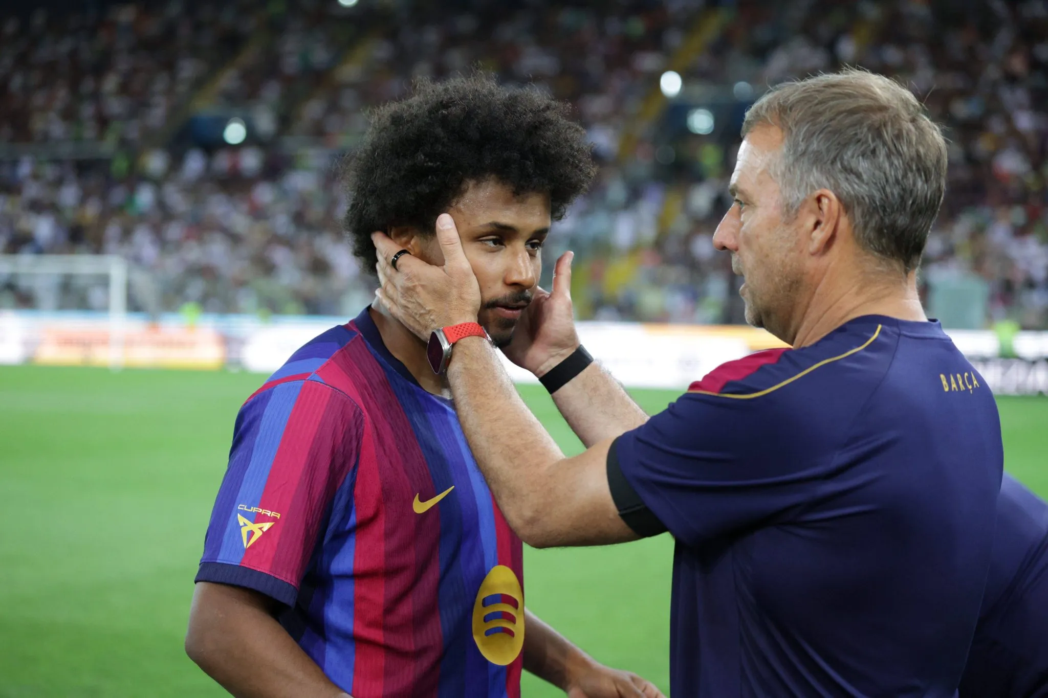 Adeyemi e Hansi Flick em jogo do Barcelona