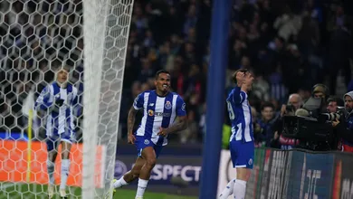 Gola&ccedil;o de Galeno nos acr&eacute;scimos faz Porto superar Arsenal ap&oacute;s jogo morno nas oitavas da Champions