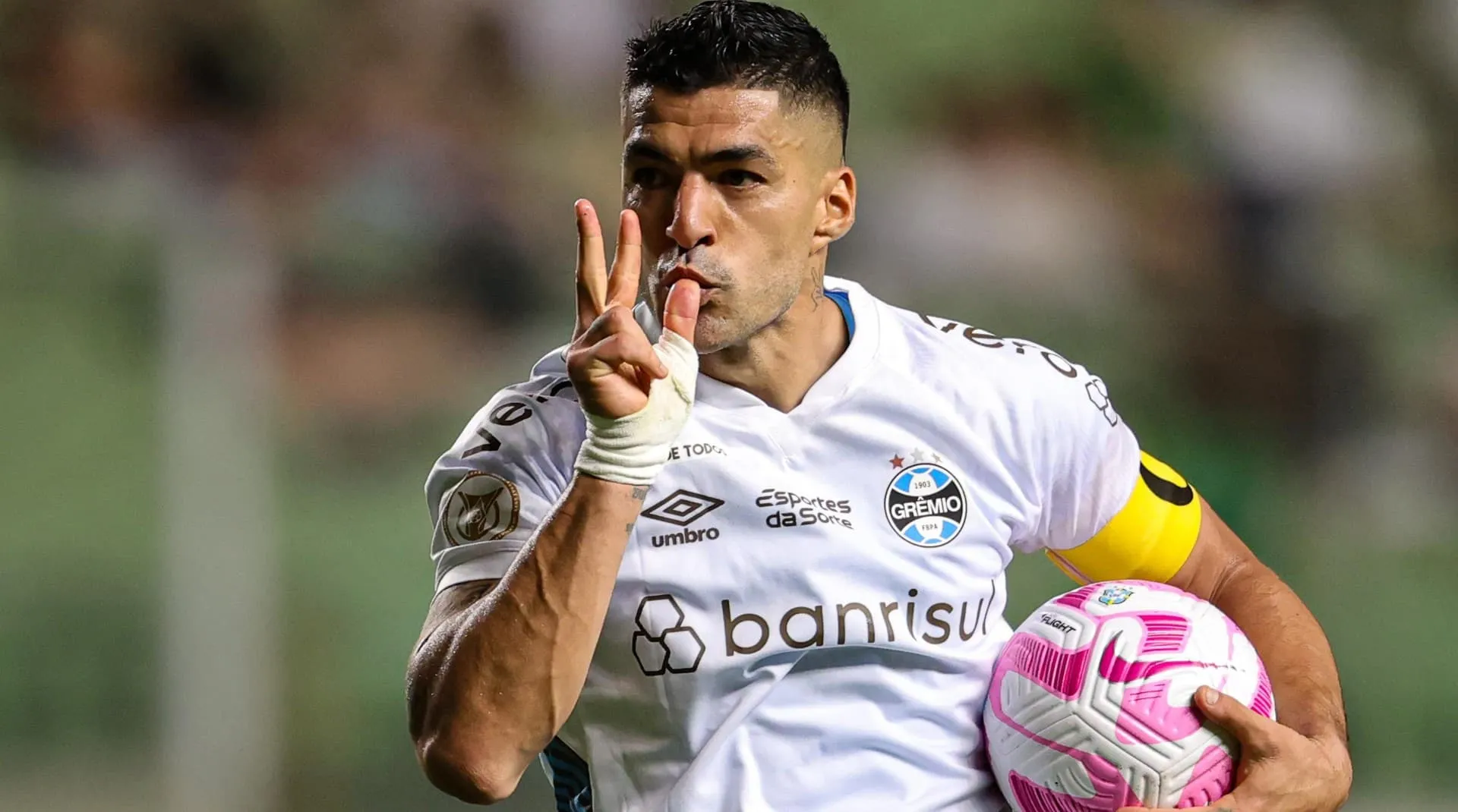 Foram 90 minutos de loucura e tr&ecirc;s viradas, at&eacute; que o Gr&ecirc;mio fizesse 4&times;3 no Am&eacute;rica