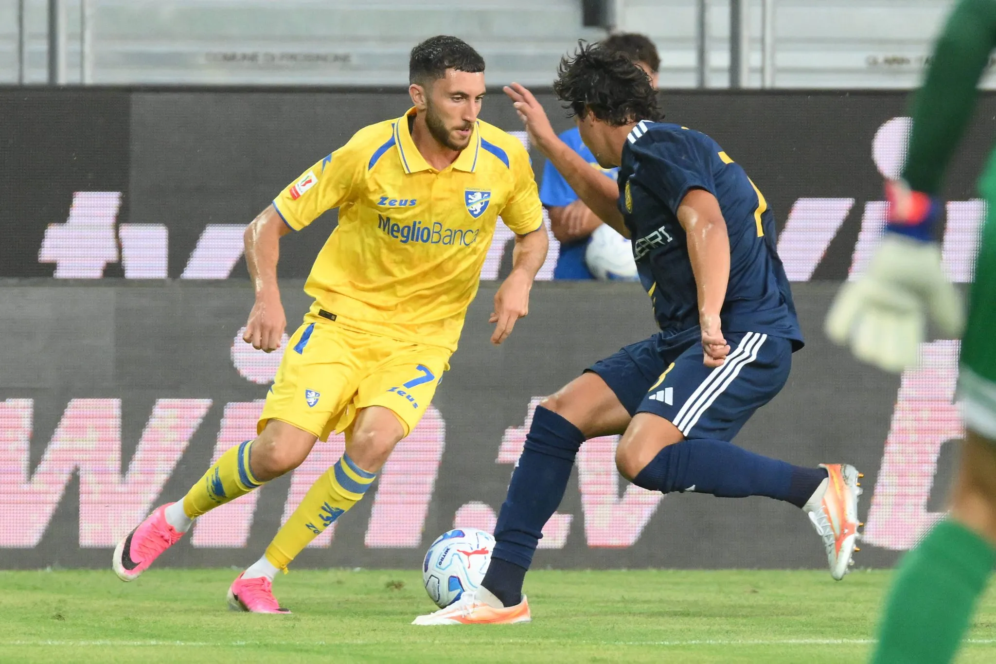 Fares Ghedjemis em a&ccedil;&atilde;o pelo Frosinone na Coppa Italia