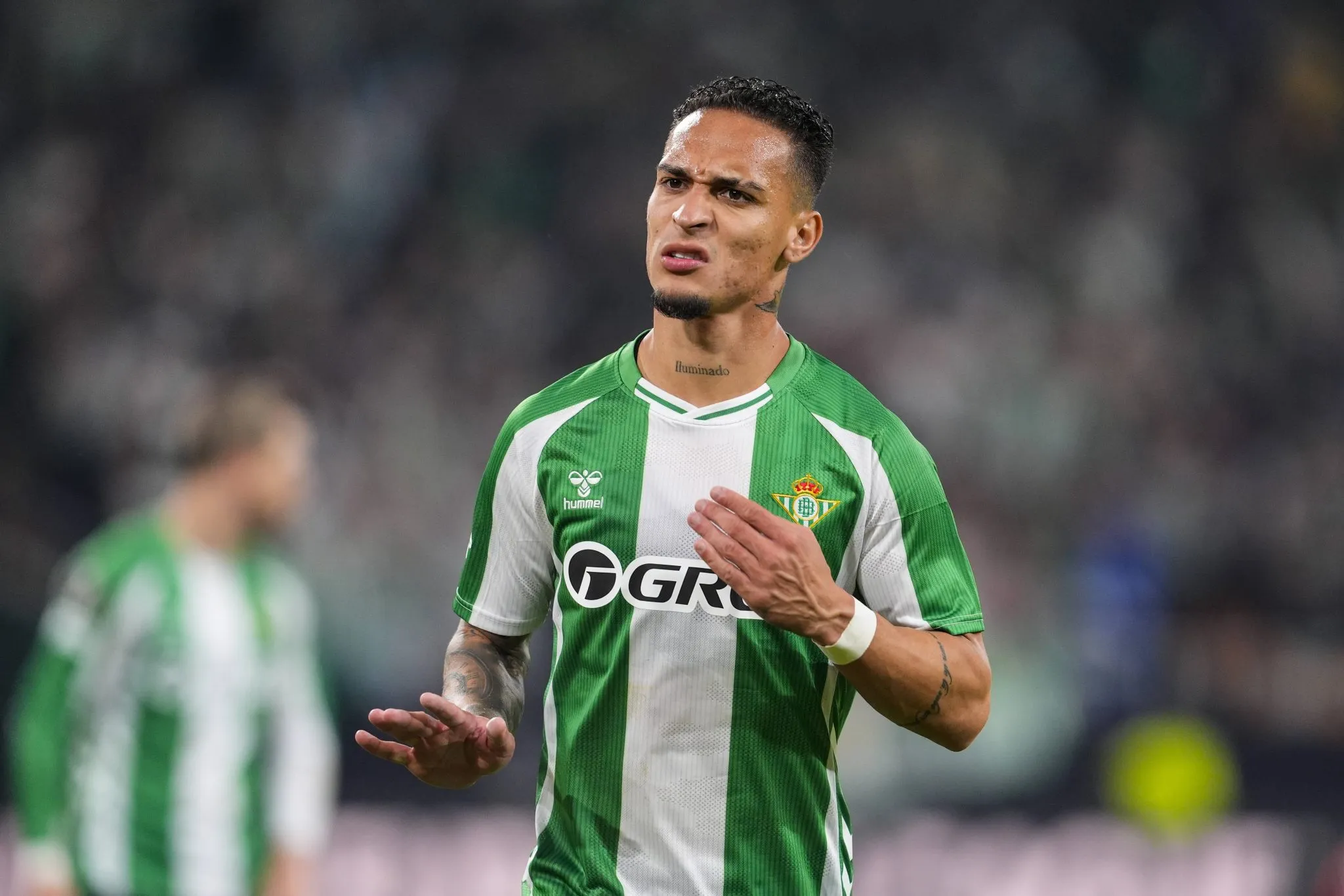 &lsquo;Onde estaria o Betis sem ele?&rsquo;: Antony cala cr&iacute;ticos com resposta dentro de campo