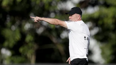 Mano Menezes sofre para garantir Corinthians na S&eacute;rie A ap&oacute;s receber heran&ccedil;a maldita de seus antecessores