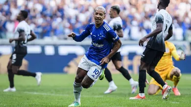 Mudan&ccedil;as de Seabra funcionam, Cruzeiro massacra e aumenta calv&aacute;rio do Corinthians