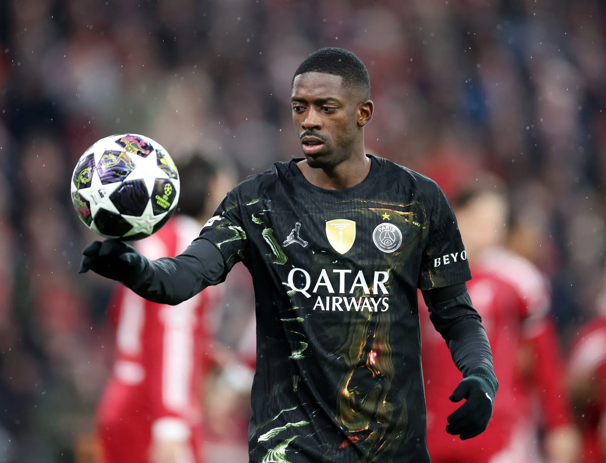 Demb&eacute;l&eacute; em a&ccedil;&atilde;o pelo PSG 