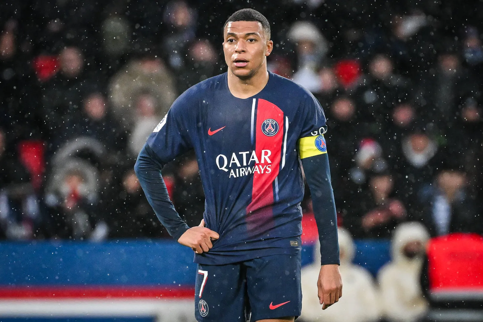 Mbapp&eacute; saiu para o Real Madrid e segundo titular do PSG, equipe francesa melhorou sem seu ex-astro