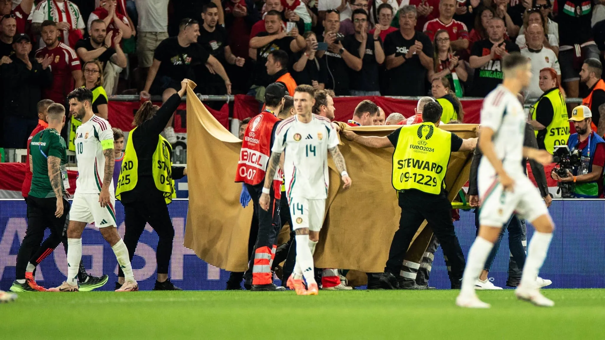 Situa&ccedil;&atilde;o em Hungria e Esc&oacute;cia mostra que Uefa pouco aprendeu com caso&nbsp;de&nbsp;Eriksen