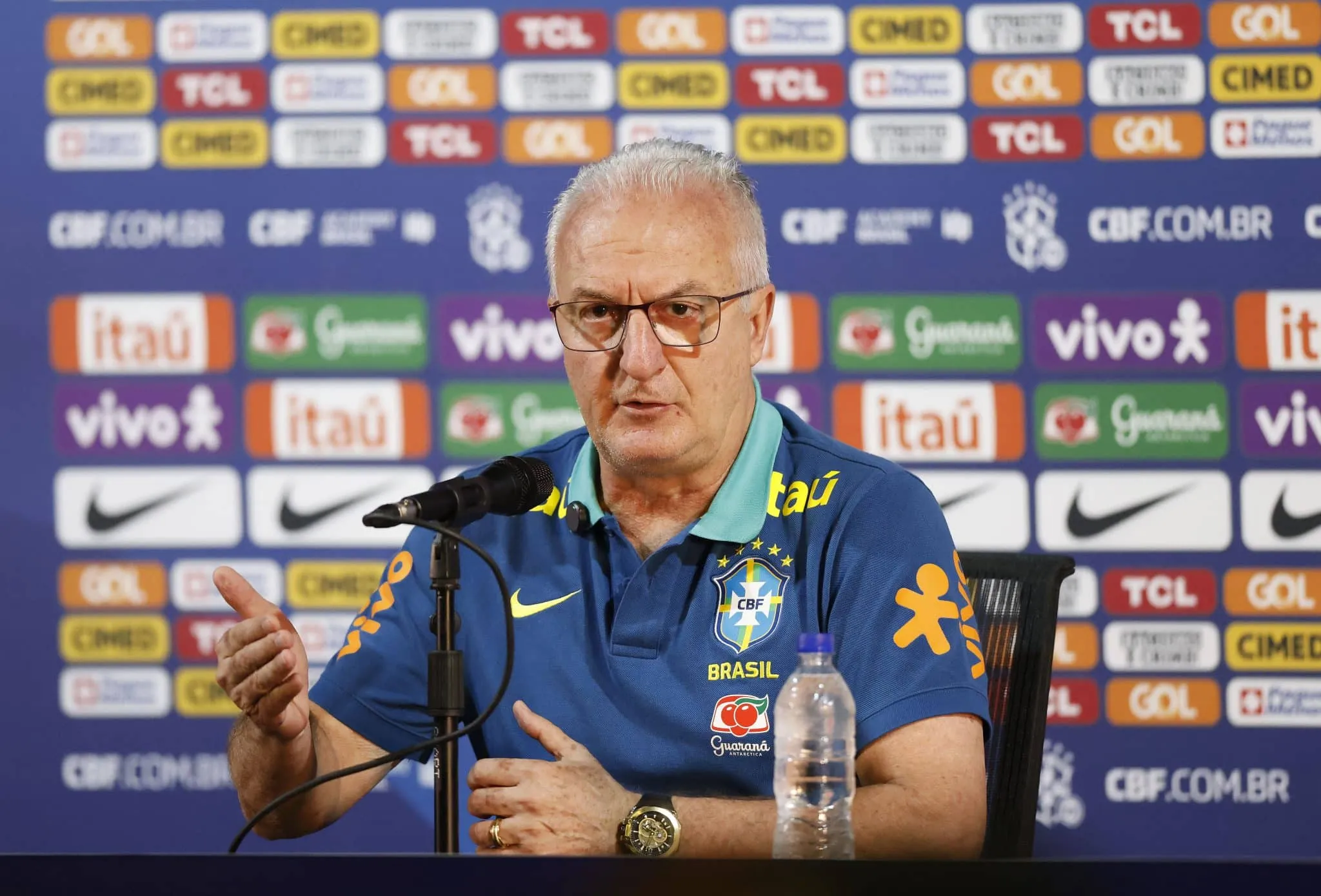 Les&atilde;o de Milit&atilde;o d&aacute; espa&ccedil;o para destaque do Flamengo na sele&ccedil;&atilde;o; Martinell retorna