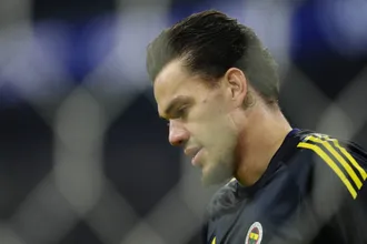 Em crise no Fenerbah&ccedil;e, Ederson &eacute; alvo de cr&iacute;ticas e est&aacute; na mira de clube de brasileiros