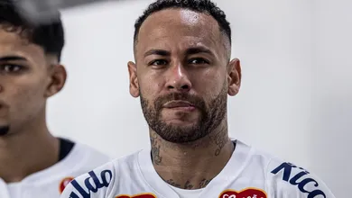 Camisa usada por Neymar na reestreia pelo Santos vai a leil&atilde;o; veja valor do lance inicial