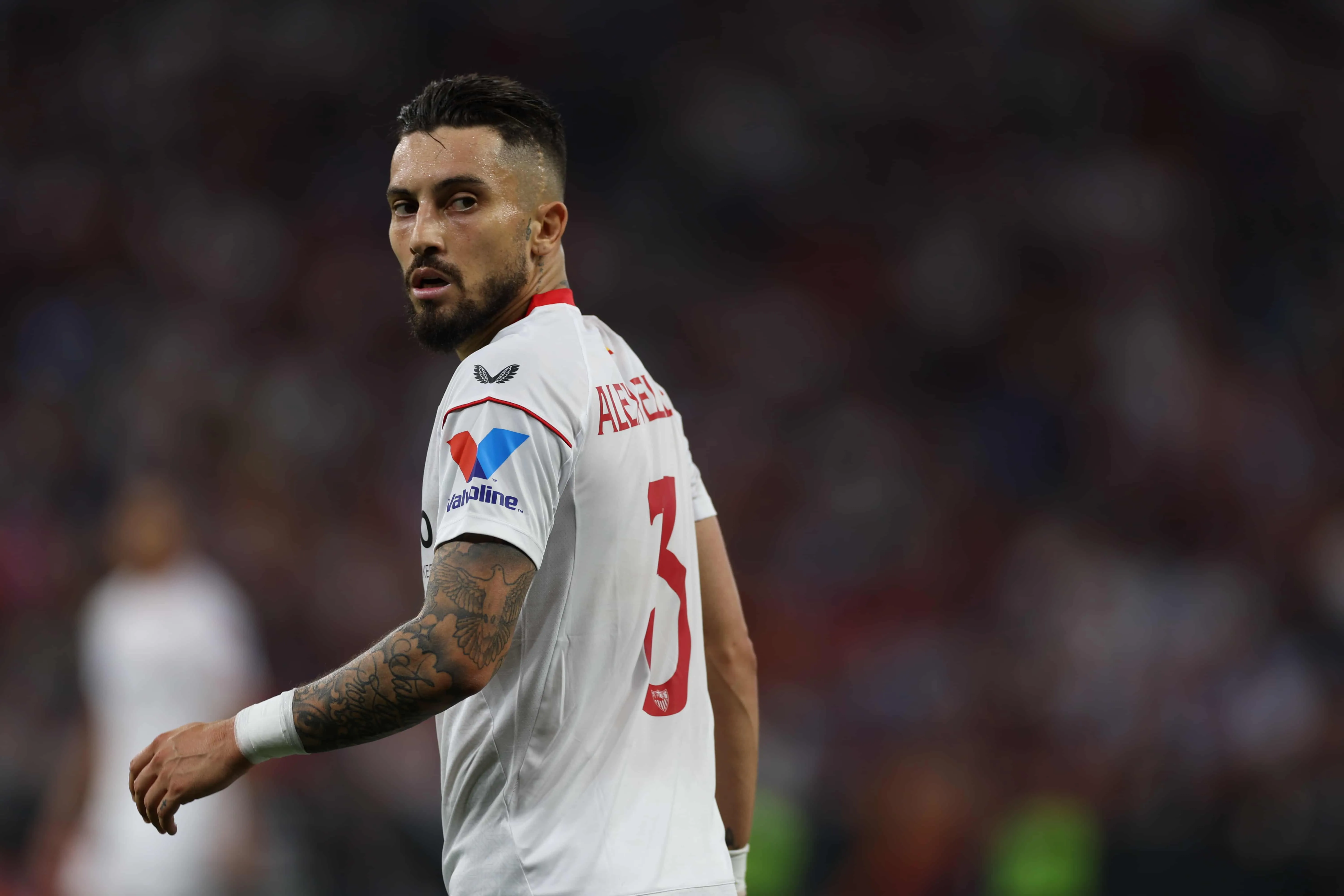 Alex Telles ser&aacute; mais um a surfar onda &aacute;rabe e jogar&aacute; no Al-Nassr de CR7