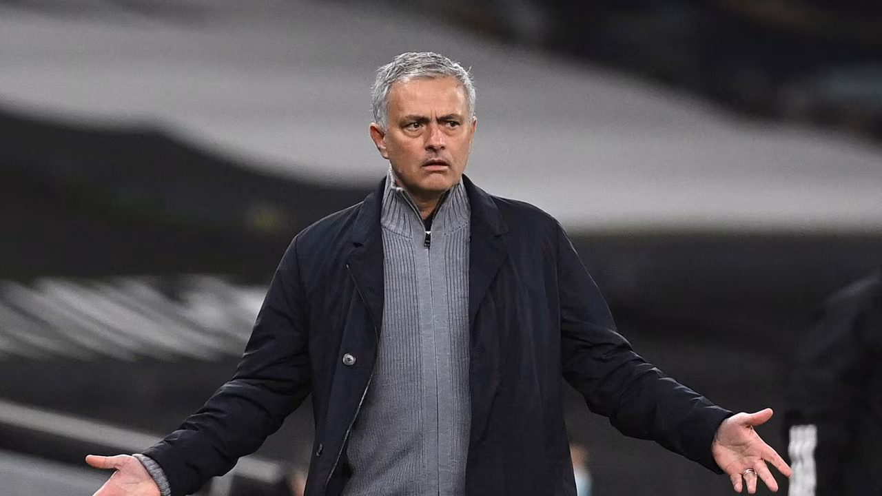 Meia não convence Mourinho no Real Madrid e é oferecido ao Manchester City