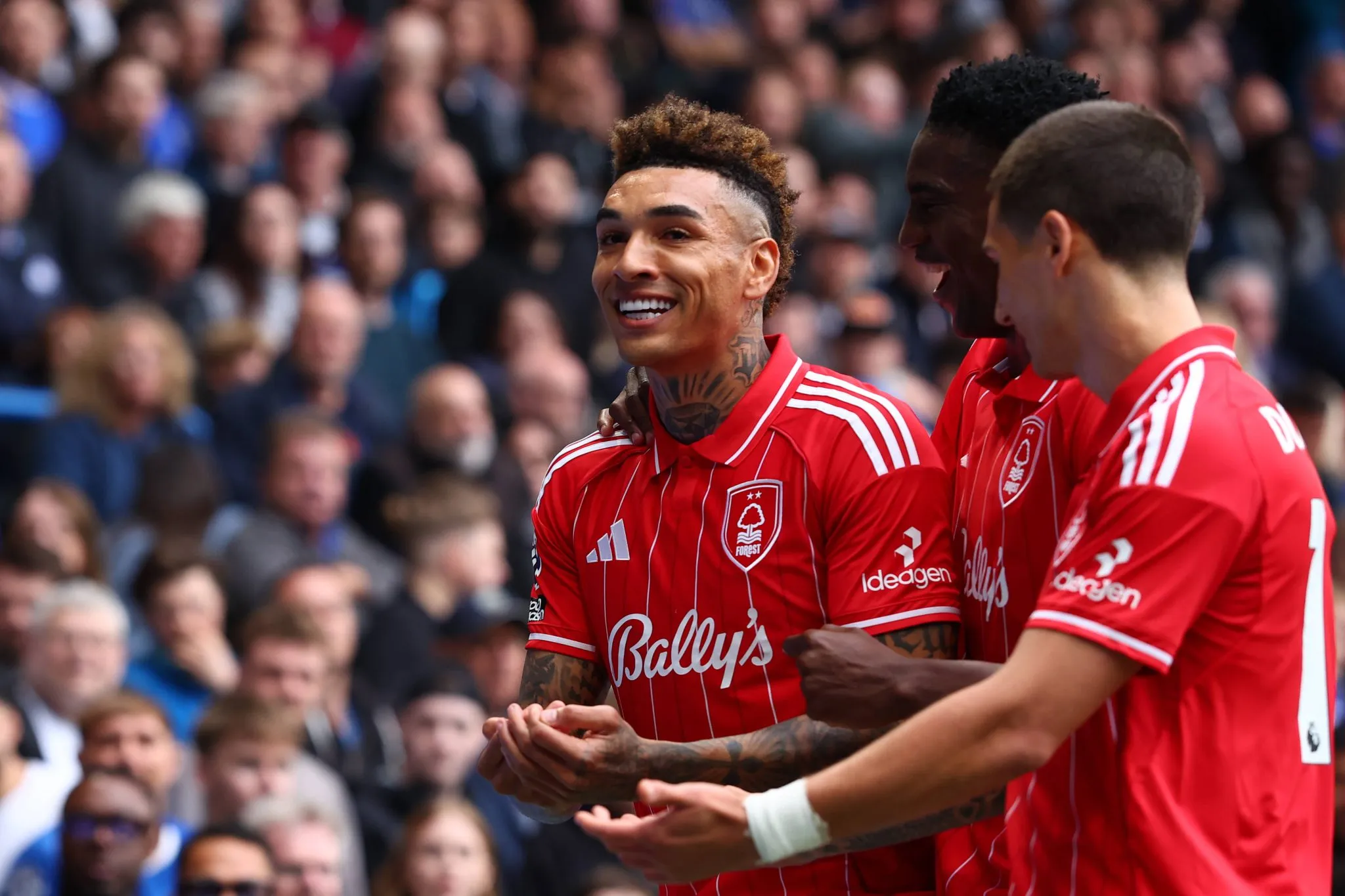 Gola&ccedil;o de Jo&atilde;o Pedro n&atilde;o ajuda, Igor Jesus marca e Forest destr&oacute;i sonho do Chelsea