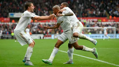 Ayew teria lugar em v&aacute;rios clubes grandes, mas est&aacute; voando na Premier League pelo Swansea
