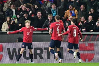 Tch&eacute;quia repete roteiro, bate Dinamarca nos p&ecirc;naltis e volta &agrave; Copa ap&oacute;s 20 anos