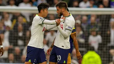 Bentancur pode sofrer gancho pesado no Tottenham ap&oacute;s xenofobia com colega de equipe