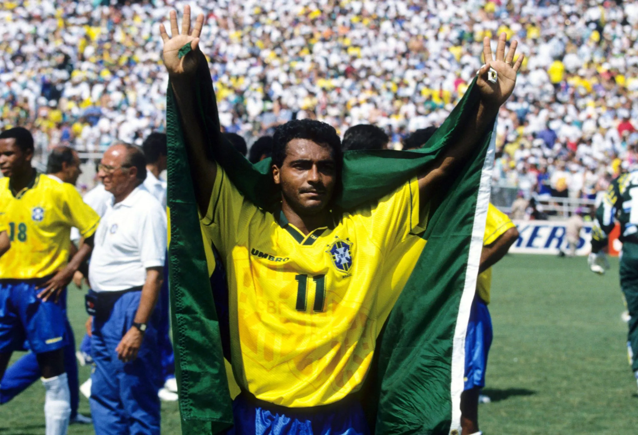 Rom&aacute;rio acena para torcedores brasileiros 