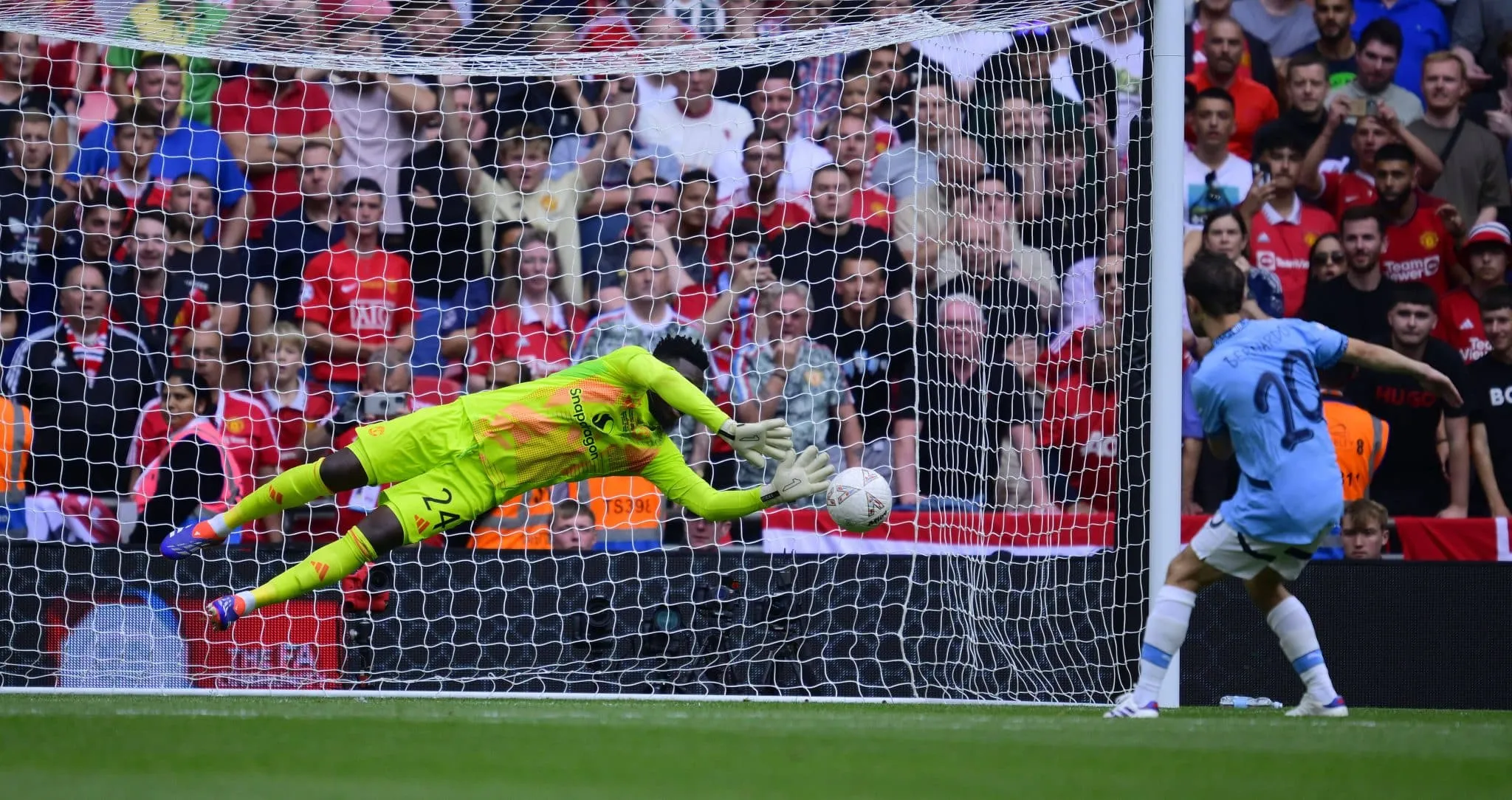 Disputa de p&ecirc;naltis curiosa entre City e United marca abertura da temporada na Inglaterra