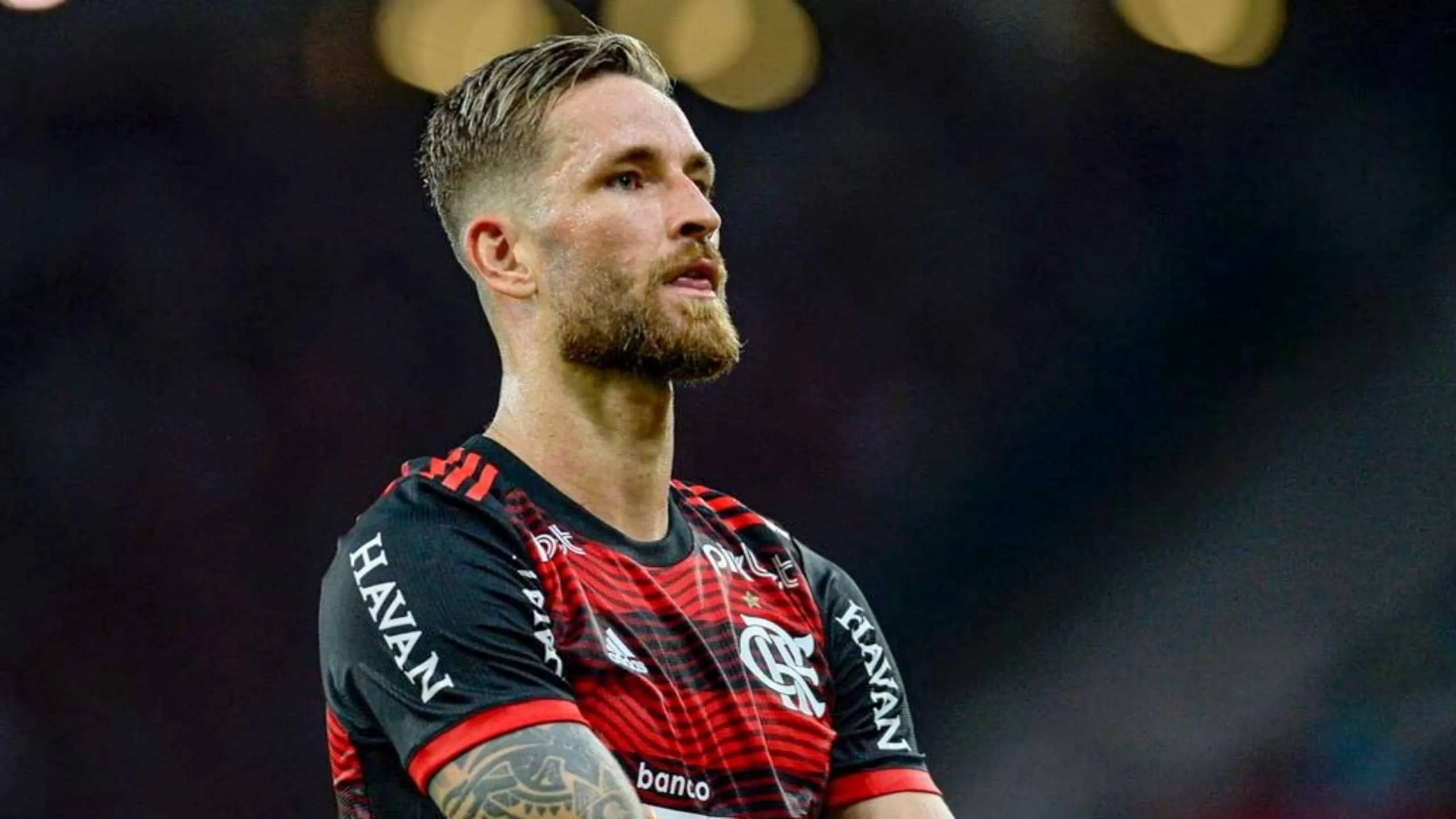 L&eacute;o Pereira &eacute; alvo do Olympiacos, e Flamengo deve ter dificuldade para segurar