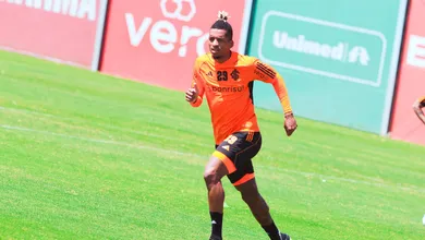 Dalbert recebe chance para acirrar briga por titularidade no Internacional e merecer renova&ccedil;&atilde;o