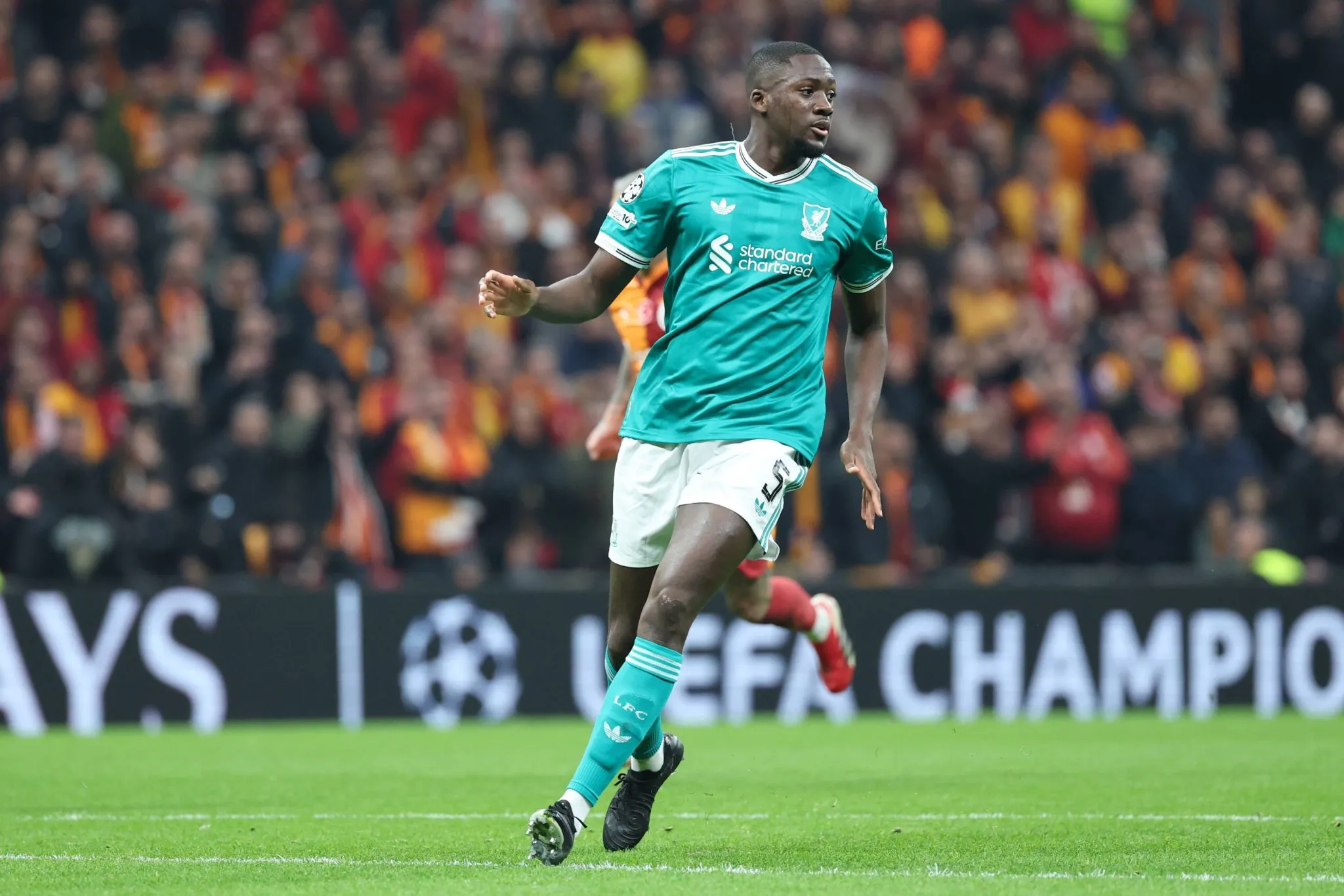 Konate pelo Liverpool