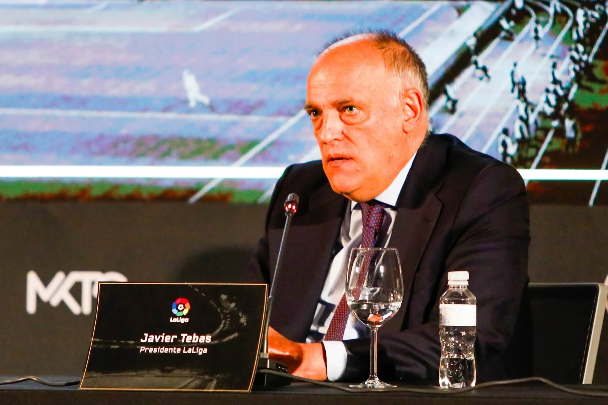 Se est&aacute; dif&iacute;cil, pode piorar: Tebas aponta caminho para Barcelona resolver problemas financeiros &ndash; mas a que custo?
