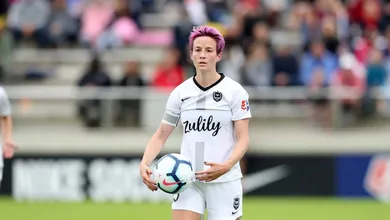 Lyon est&aacute; negociando para comprar o clube de Megan Rapinoe nos EUA