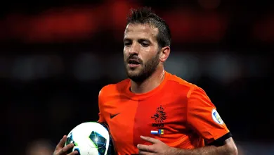 Van der Vaart se aposenta aos 35 anos atormentado por les&otilde;es e sem atingir o potencial esperado