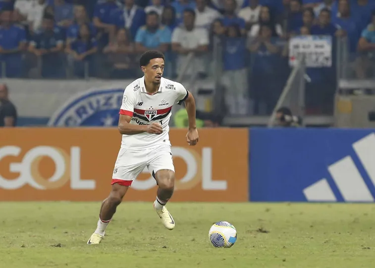 Jamal Lewis, em sua estreia pelo S&atilde;o Paulo