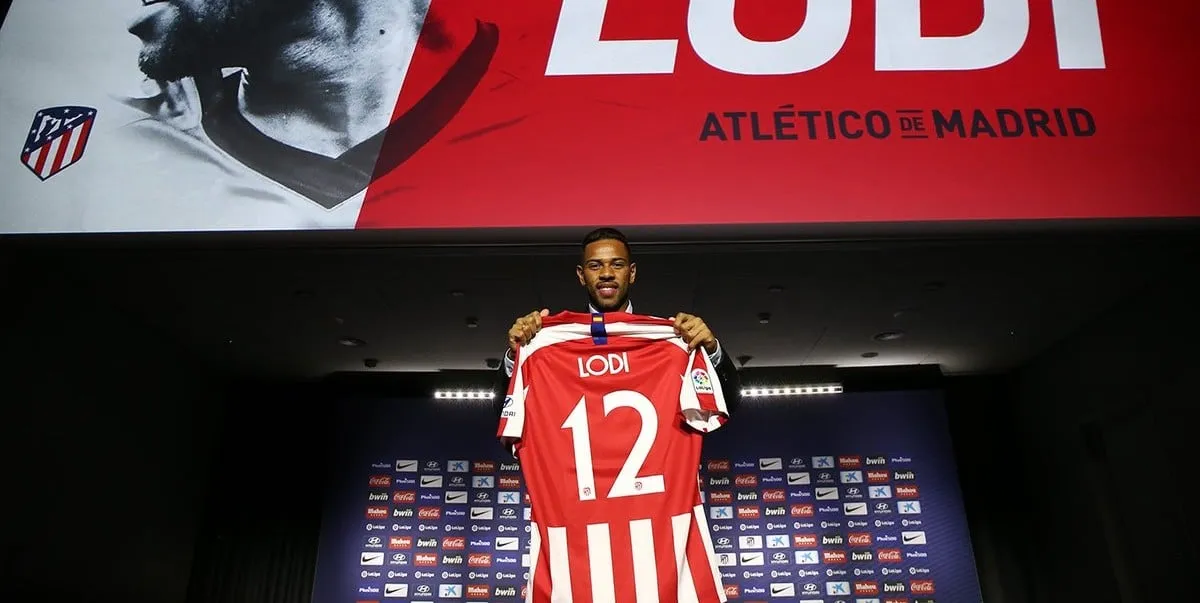 Renan Lodi chega ao Atl&eacute;tico de Madrid com o caminho aberto para triunfar na Espanha