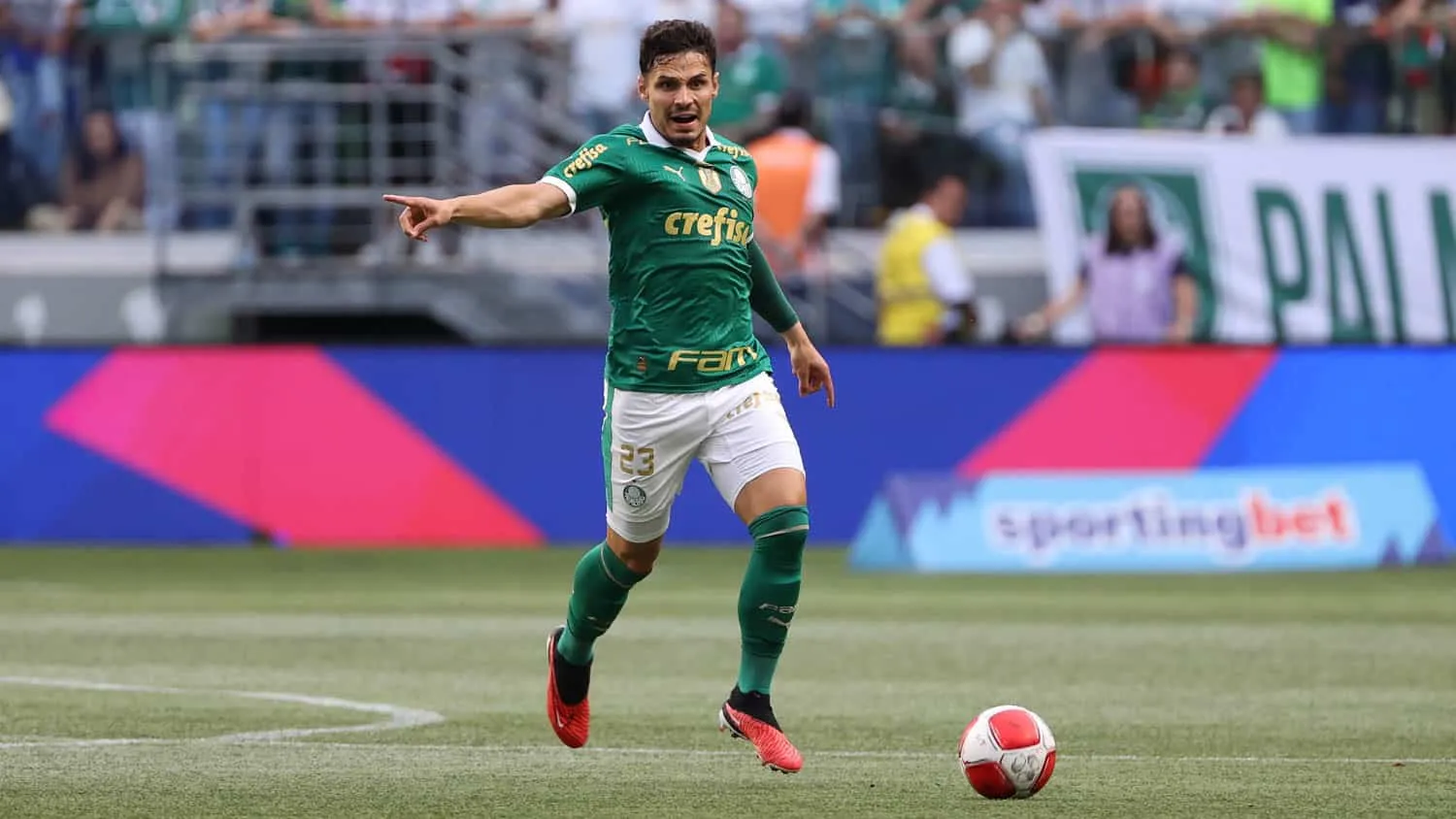 Palmeiras, embalado pela qualidade de Veiga, bate um corajoso Santos e vai entrando nos trilhos