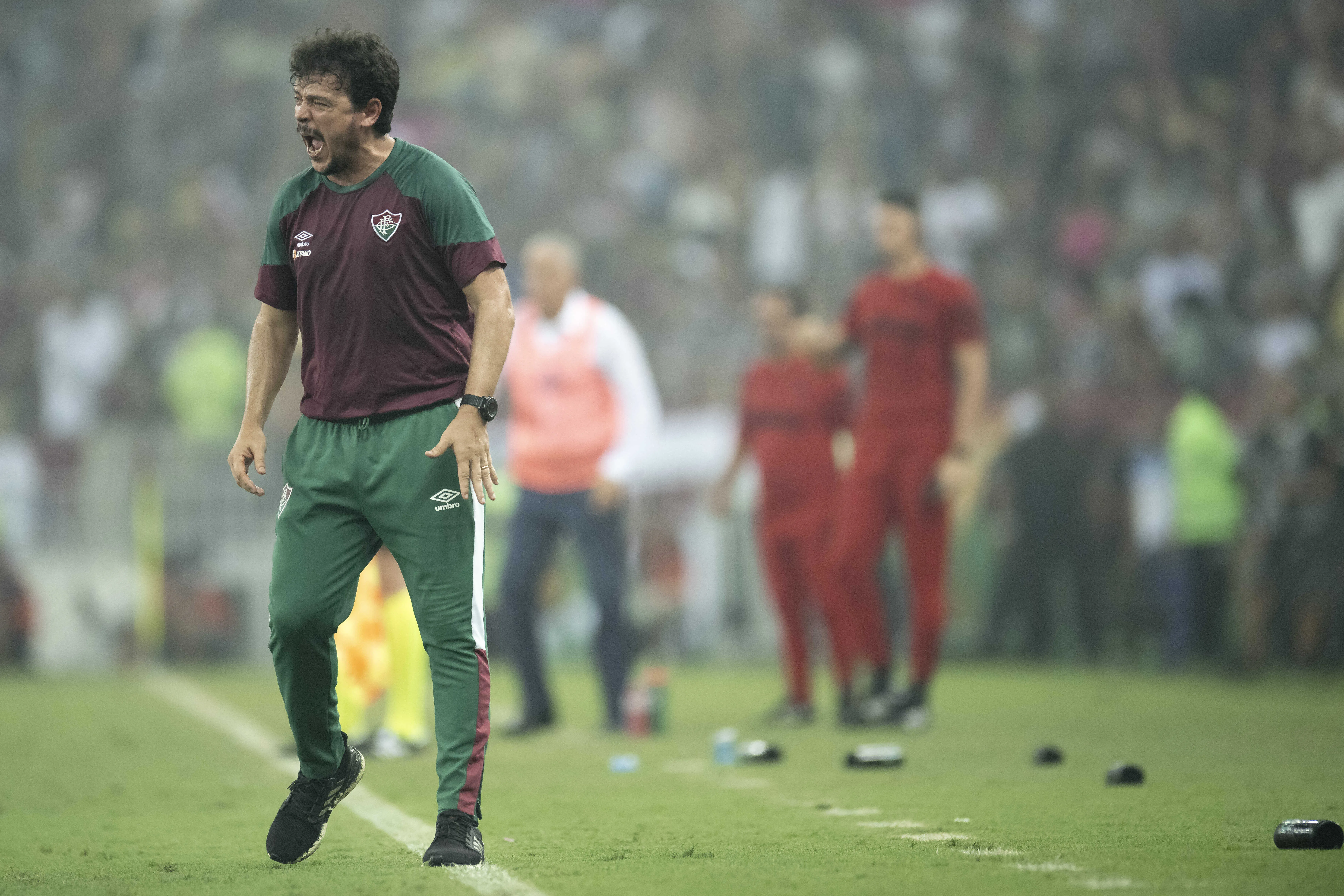 Diniz v&ecirc; Fla-Flu justo e &lsquo;libera&rsquo; Fluminense para festa da Libertadores: &lsquo;Pode passar da linha&rsquo;