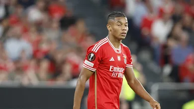 Interesse do Napoli por David Neres por enquanto s&oacute; rendeu ao brasileiro dor de cabe&ccedil;a