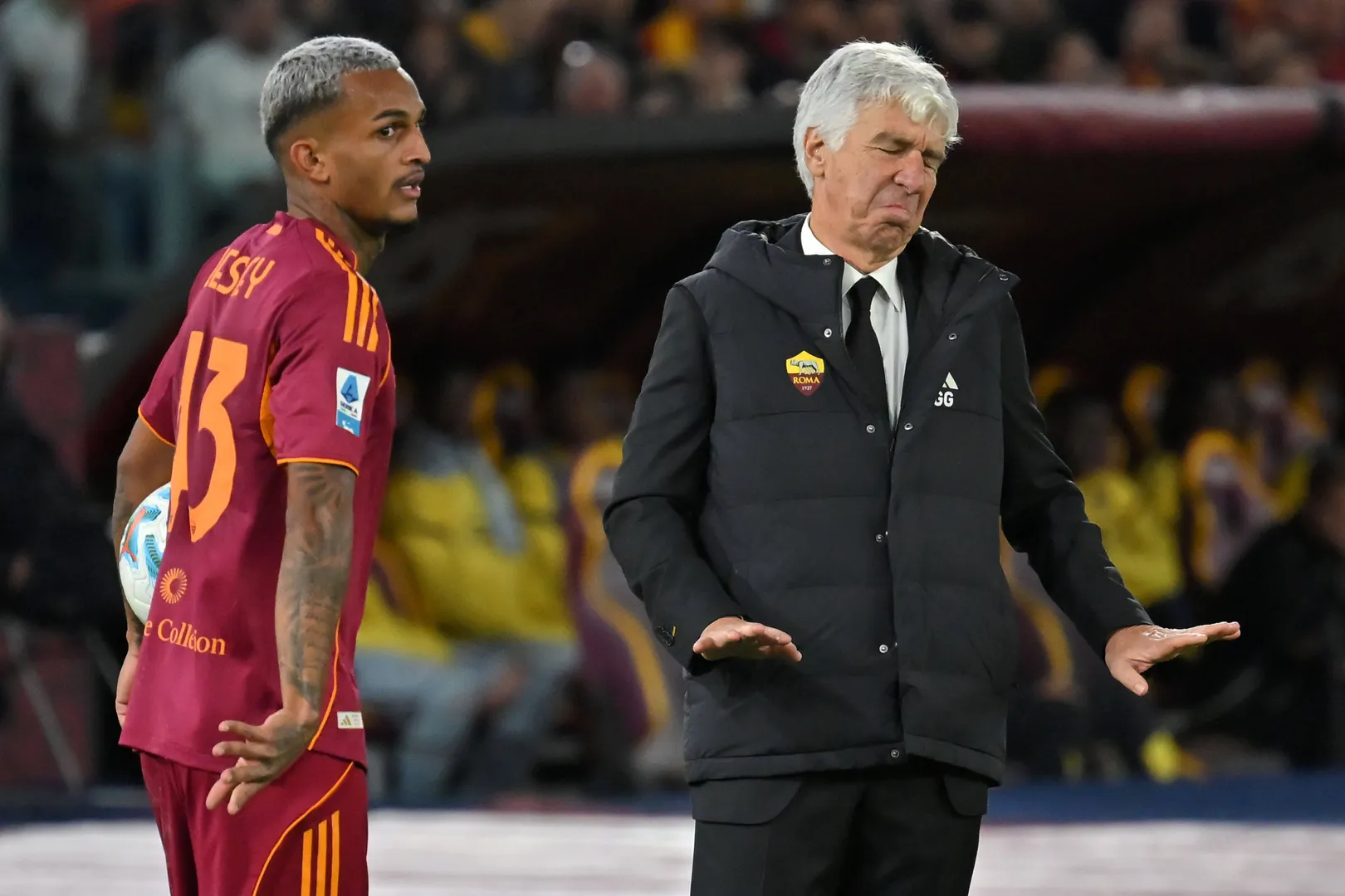 Wesley e Gasperini em jogo da Roma