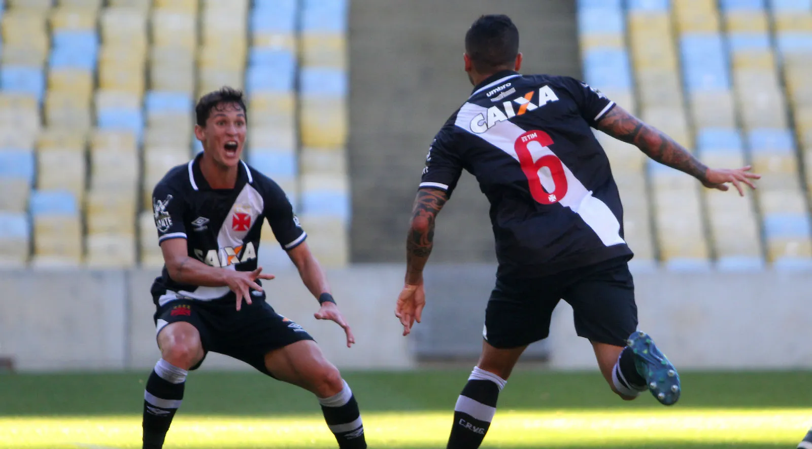 O gola&ccedil;o de Ramon no cl&aacute;ssico entre Flu x Vasco &eacute; daqueles para ver e rever