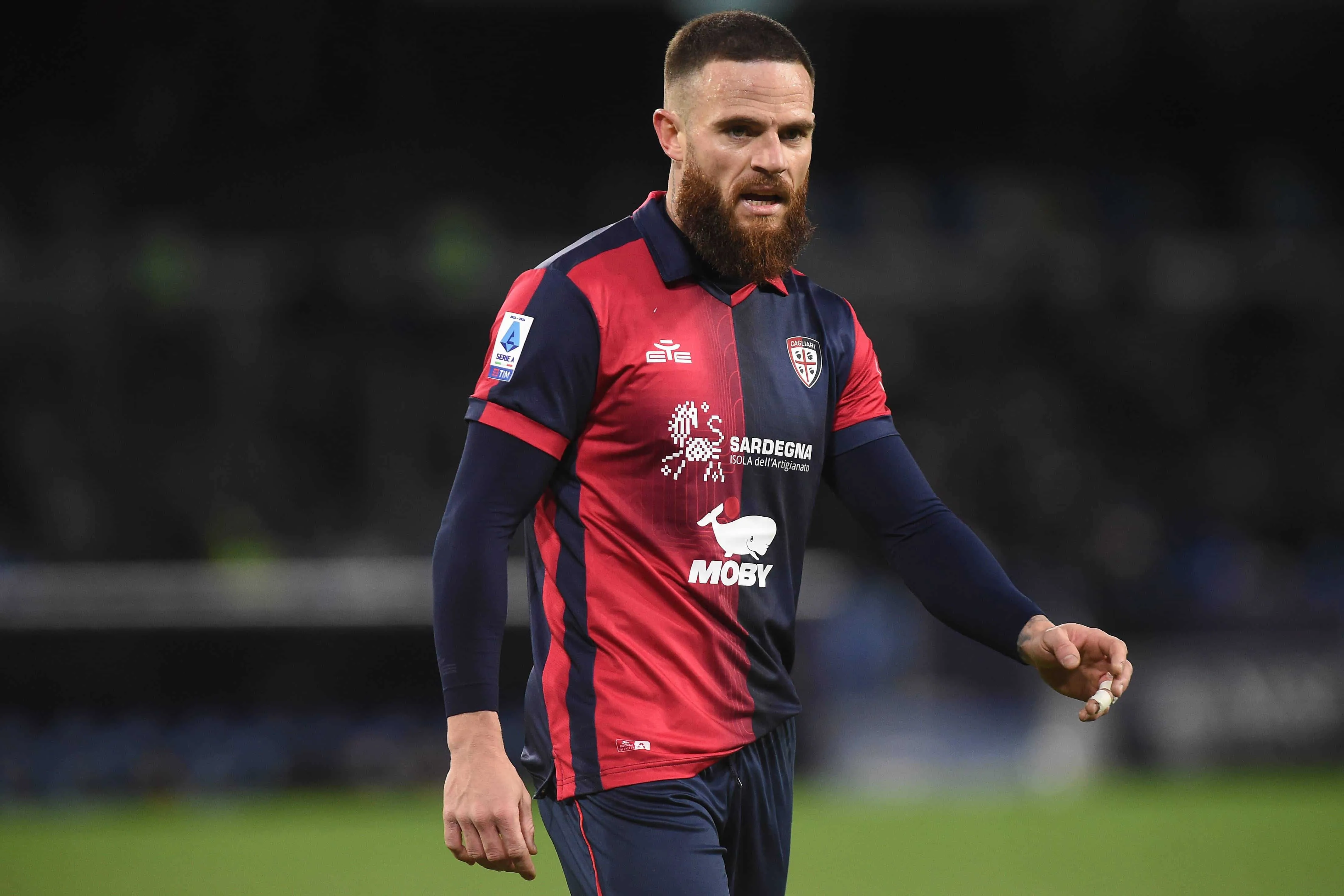 Chamado de &lsquo;vendido&rsquo;, Nahitan N&aacute;ndez decide n&atilde;o renovar com o Cagliari e ficar&aacute; livre na metade do ano