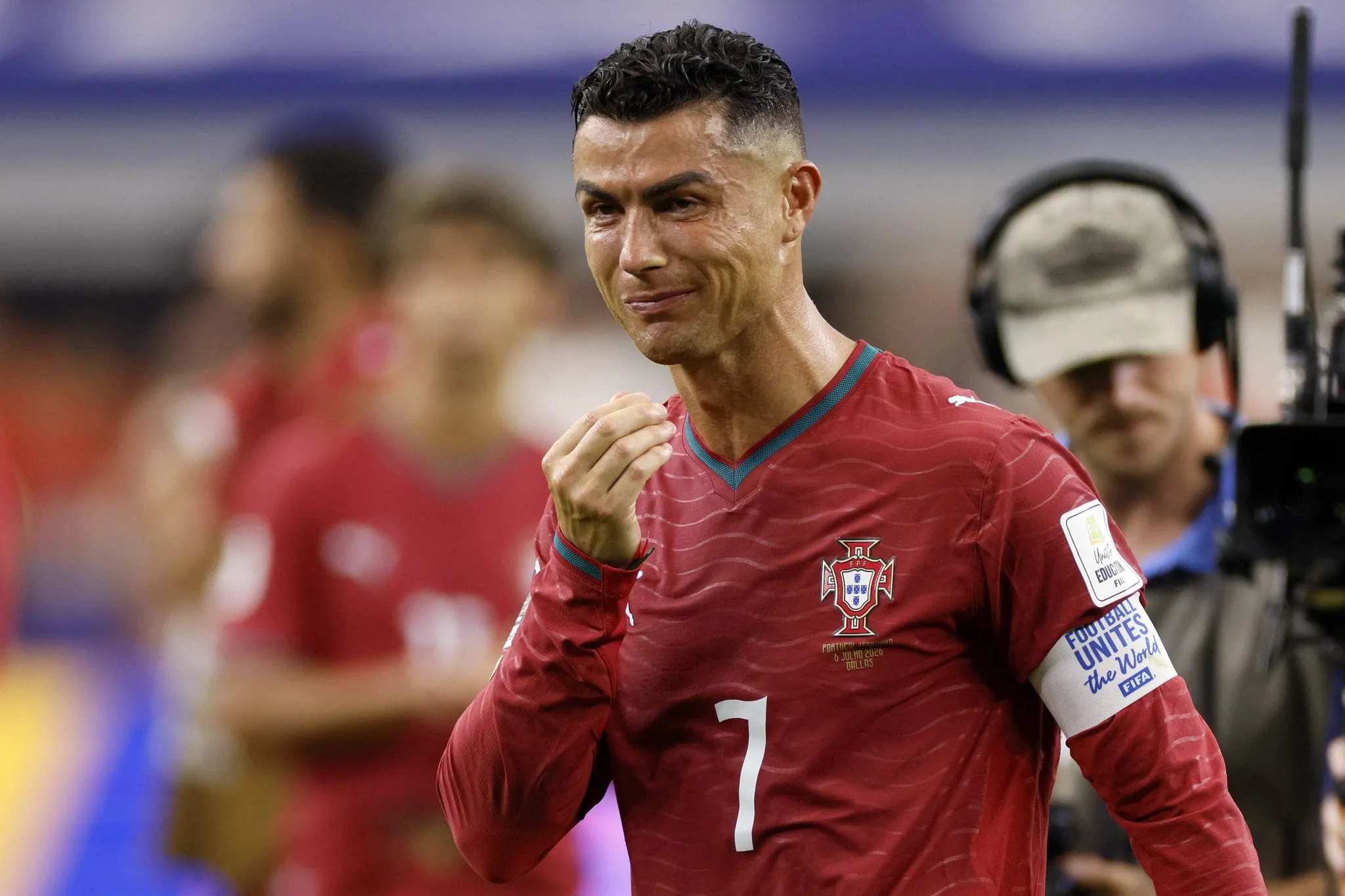 Cristiano Ronaldo chora ap&oacute;s elimina&ccedil;&atilde;o em sua &uacute;ltima Copa do Mundo