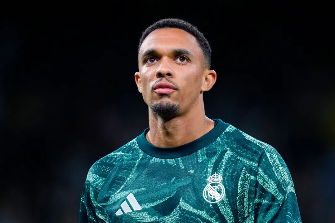 Reserva no Madrid e cobiçado por Liverpool e Chelsea, Arnold toma decisão no mercado
