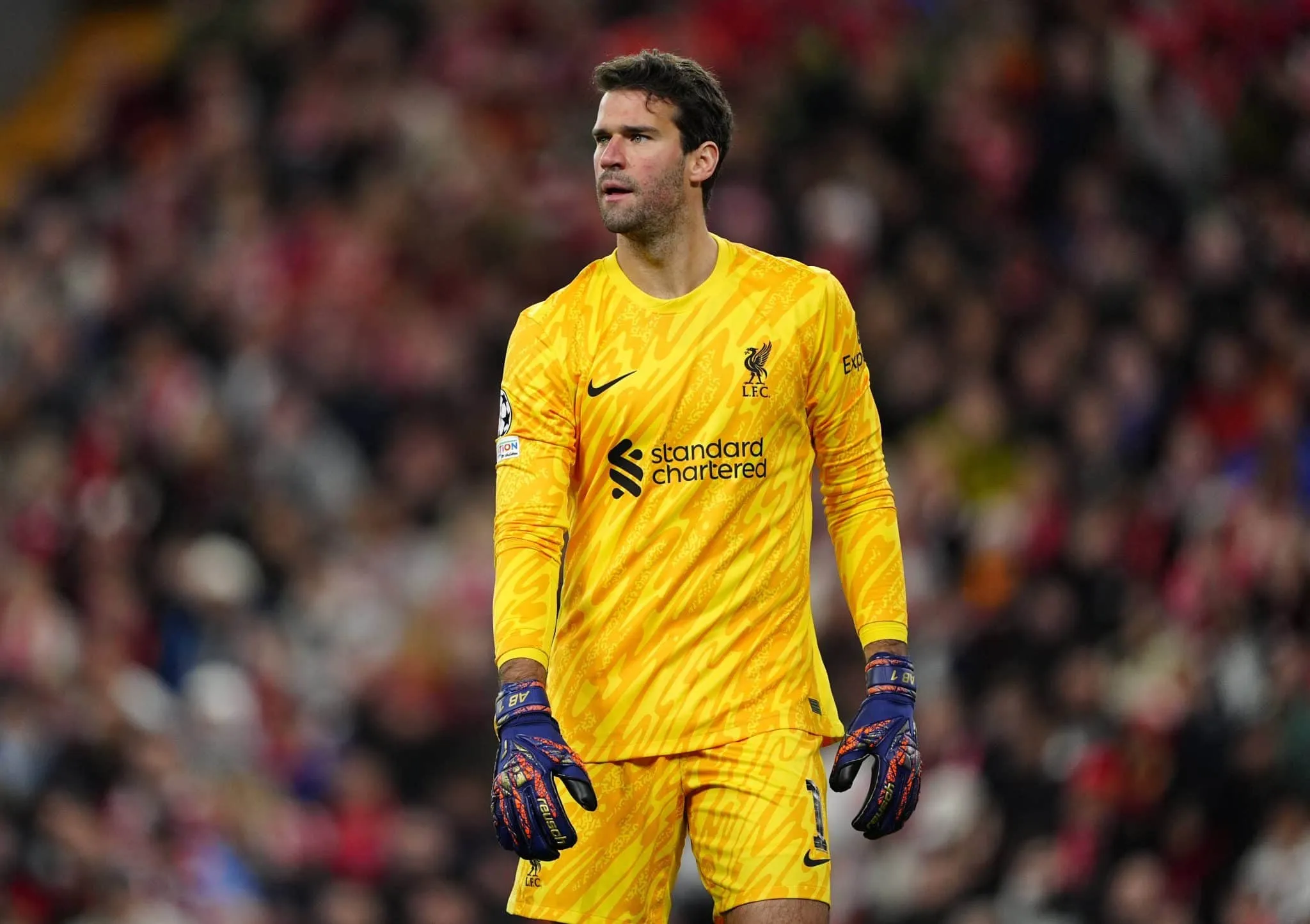 Les&atilde;o de Alisson preocupa e Liverpool divulga tempo de recupera&ccedil;&atilde;o do goleiro