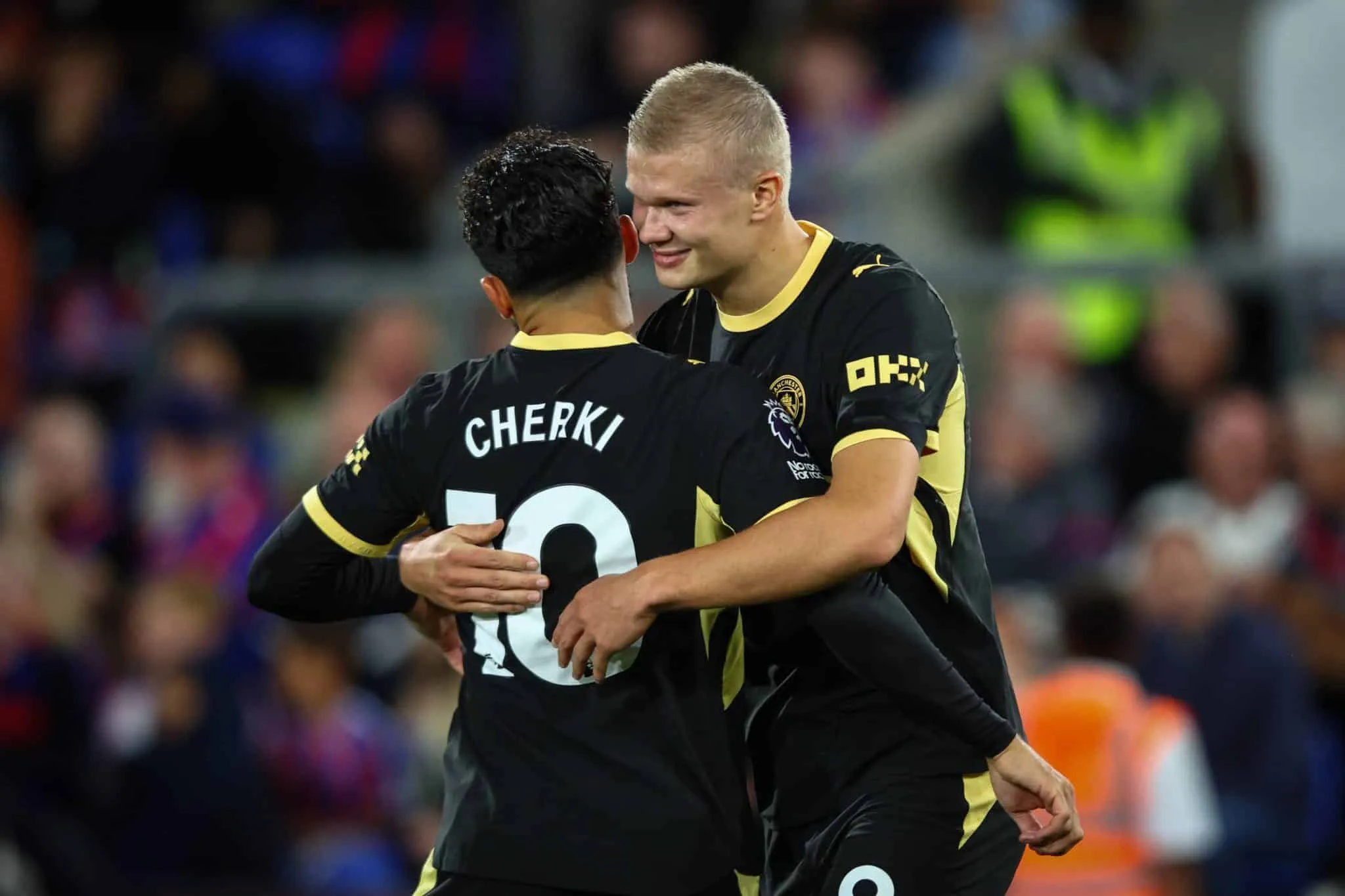 Haaland e Cherki celebram gol do City 