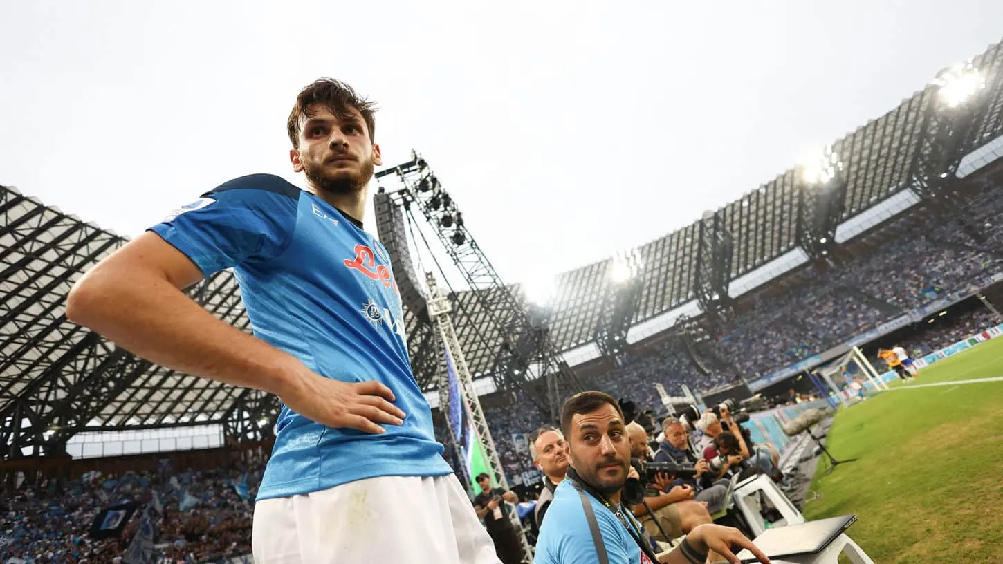 Newcastle quer quebrar a banca para tirar Kvaratskhelia do Napoli
